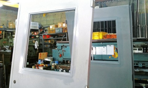 扉窓枠追加加工- 愛知県名古屋市で金属加工の有限会社ニーズ工業製作
